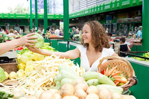 woman buying organic food